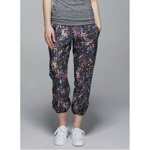 Lululemon Om Pant Floral Sport Black Multi Sz 4 EUC